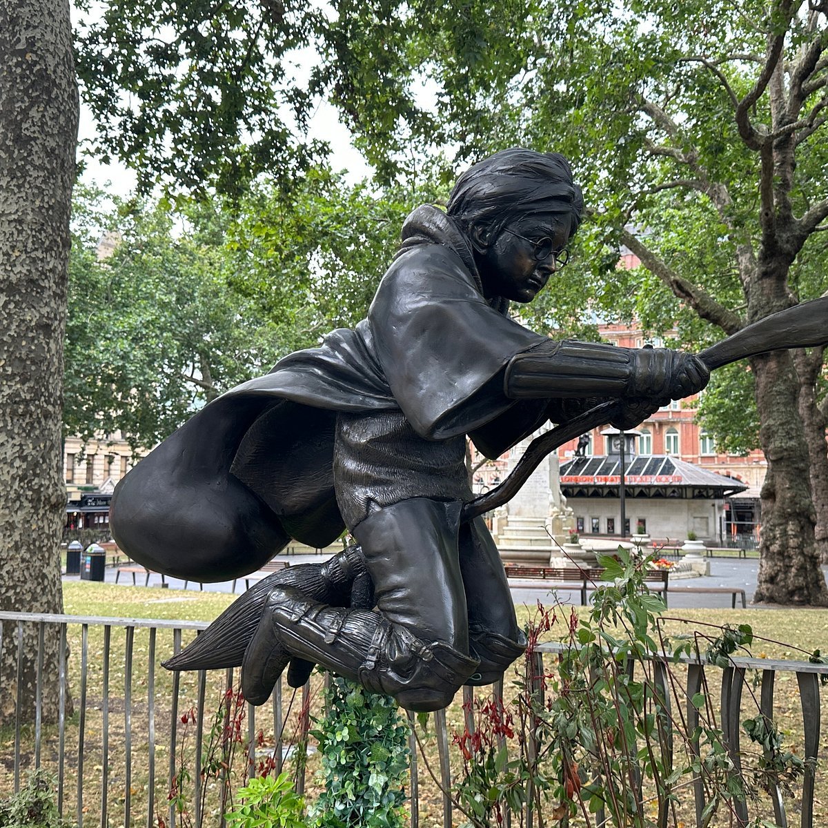 Tour Harry Potter Londres - estatua de Harry Potter