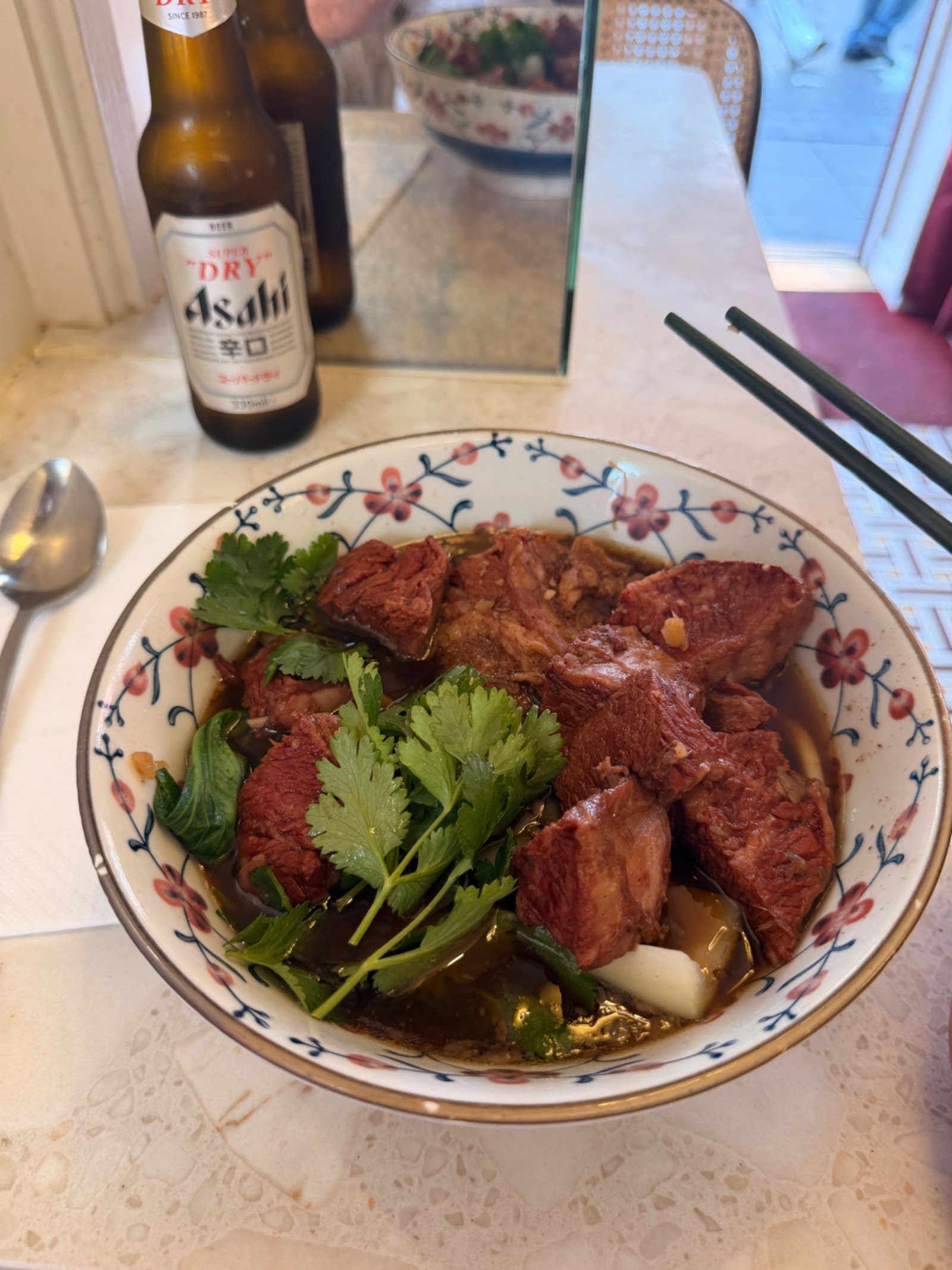 Noodles sichuaneses de Noodle and Beer
