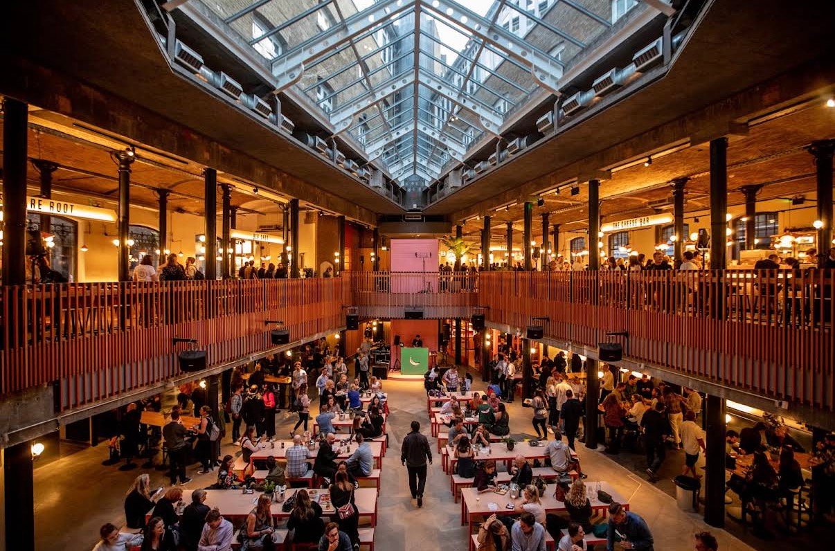 Puestos de comida en Seven Dials Market